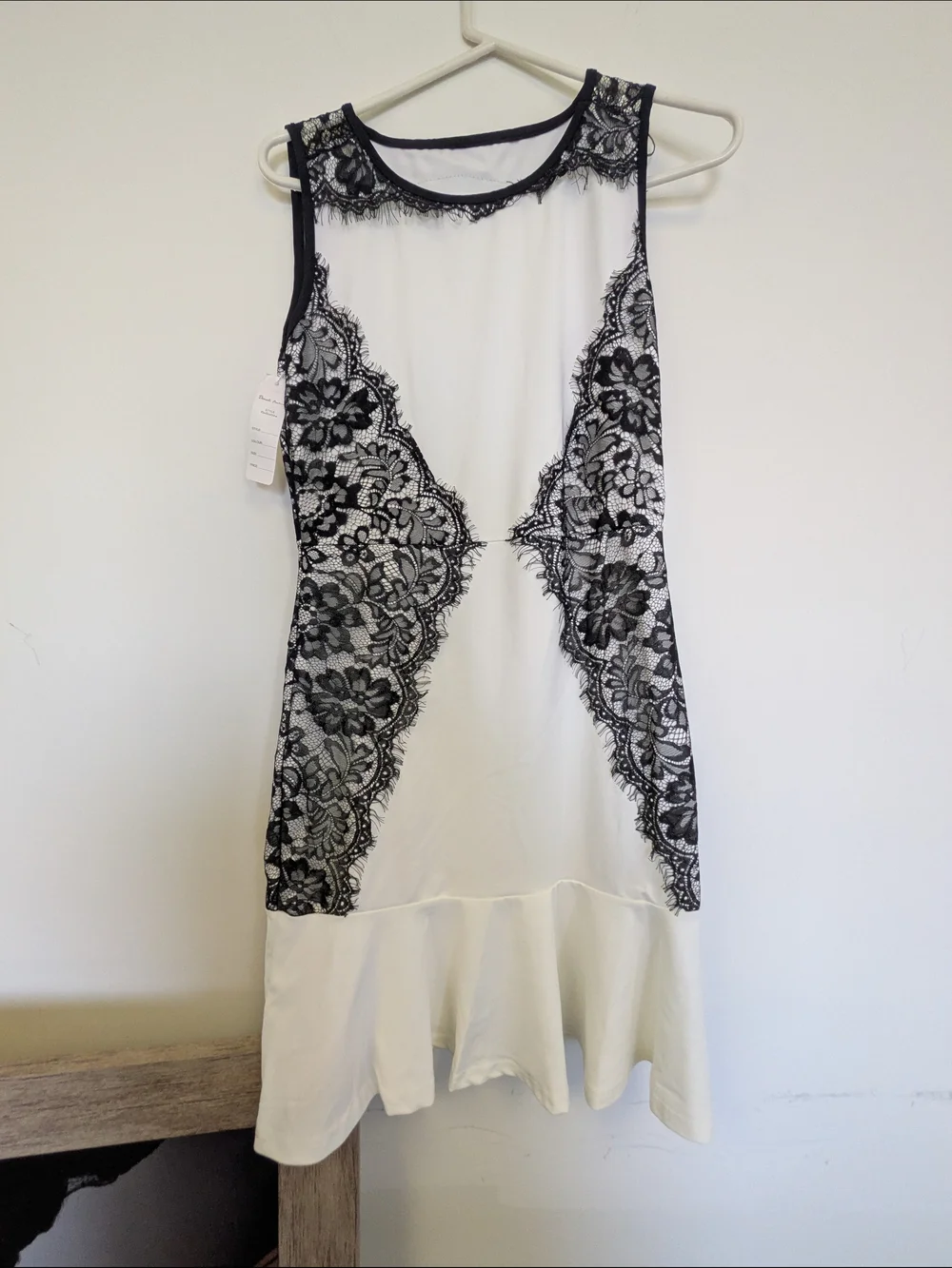 Elegant White Lace-Accent Chemise